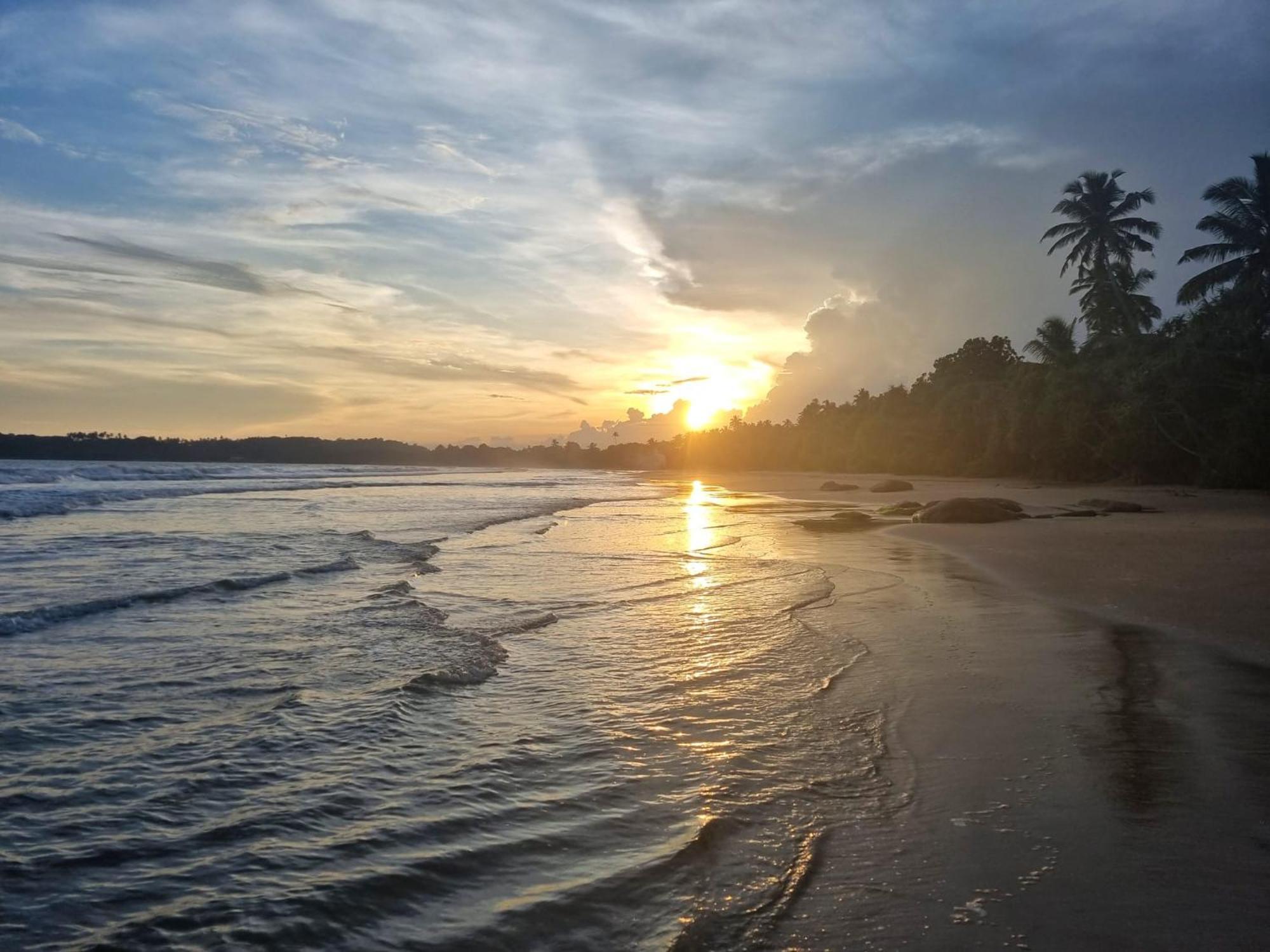 Relax Beach House تانجالي المظهر الخارجي الصورة